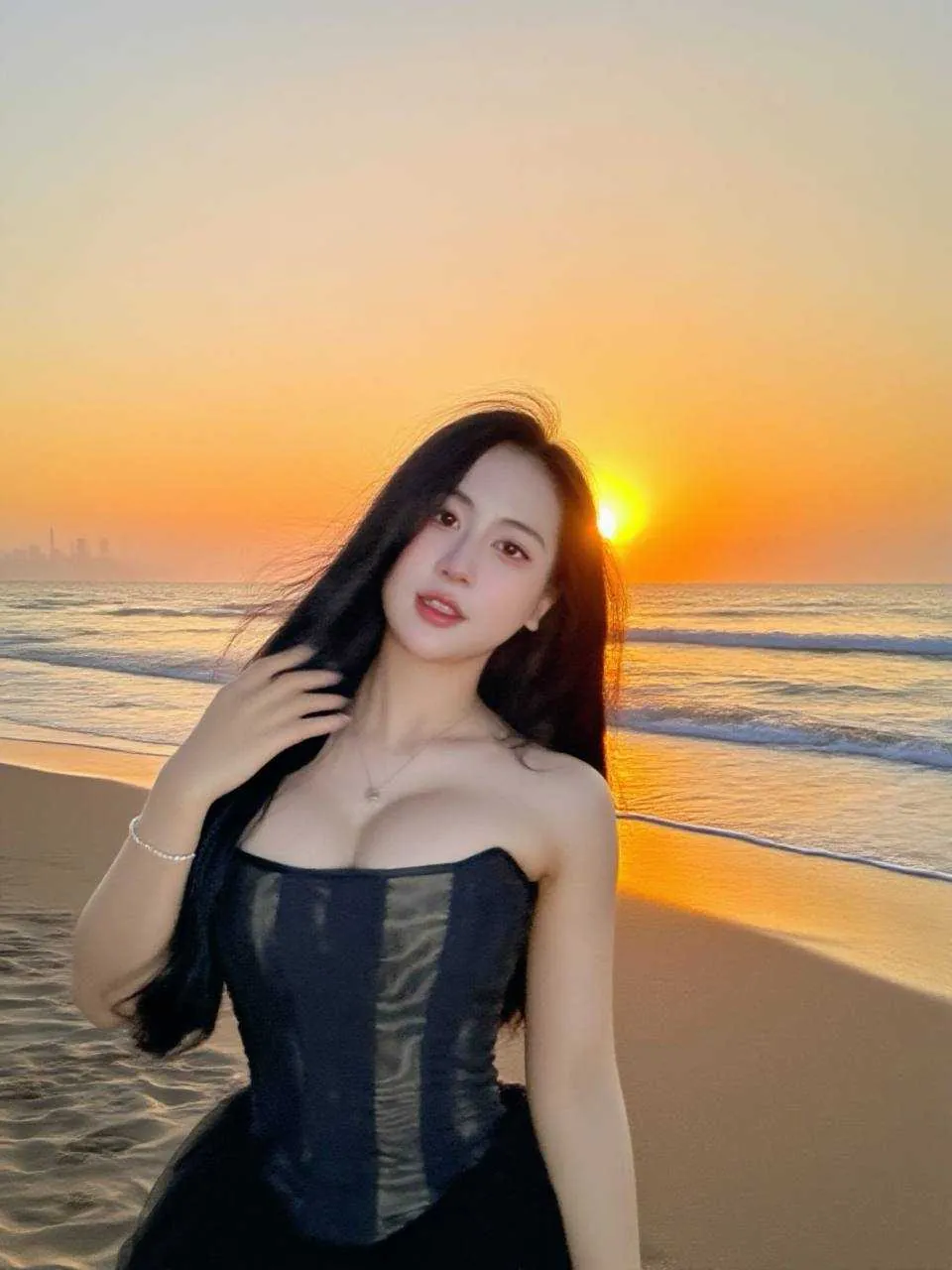 Hình ảnh một chiến kê dũng mãnh, biểu tượng của đá gà truyền thống tại 8ket bet